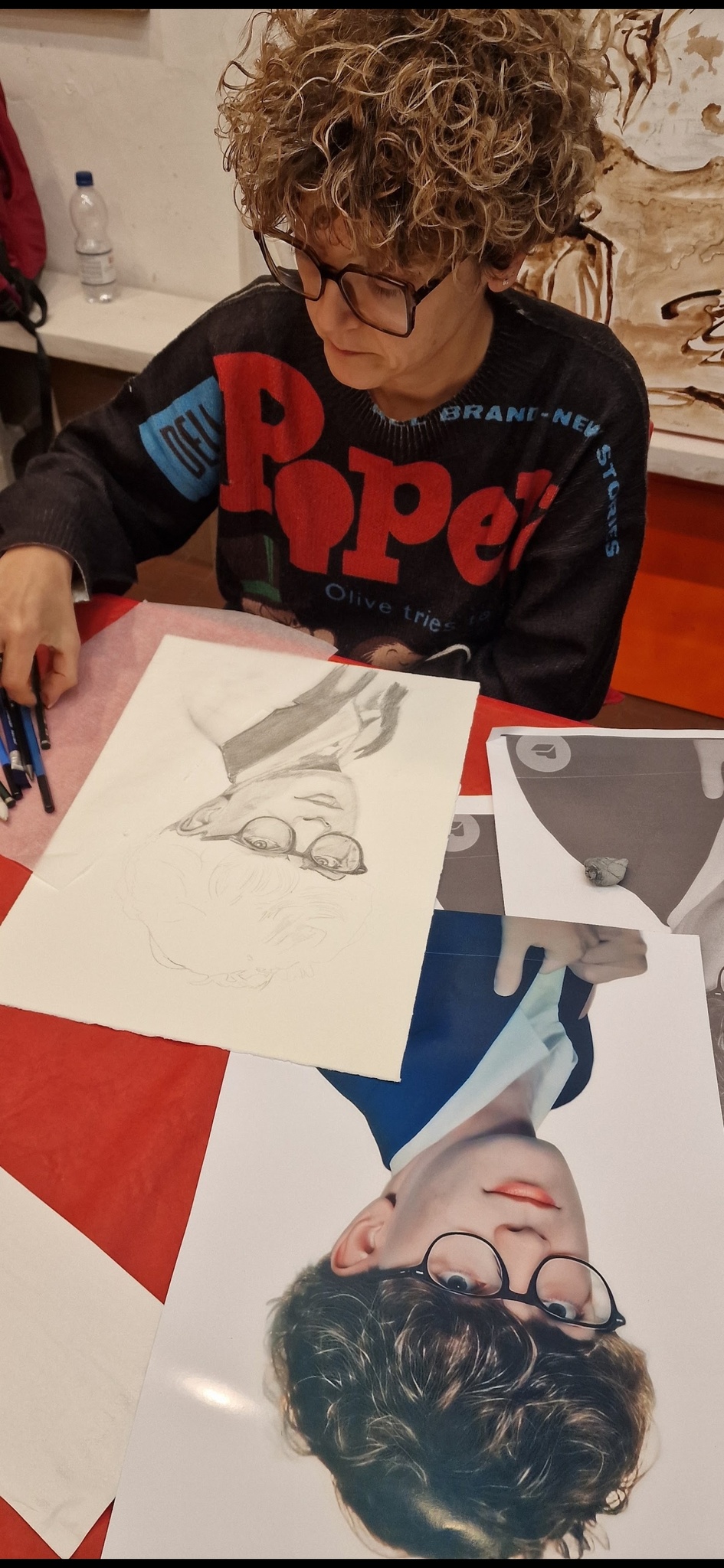 Allieva del corso Maestro del Ritratto al lavoro