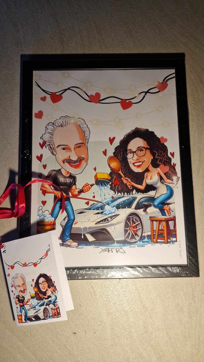 Caricatura di coppia incorniciata con biglietto d'auguri personalizzato