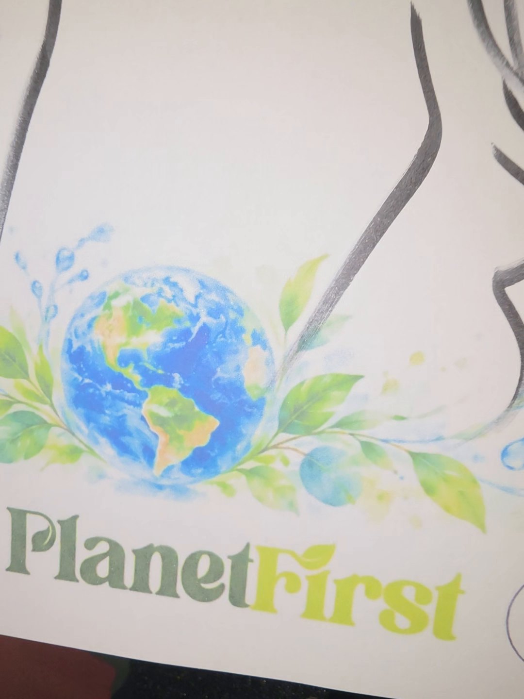 Dettaglio del foglio Planet First con il globo