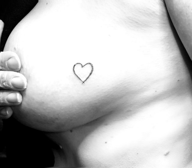 Un cuore essenziale — tatuaggio realizzato da Yatri