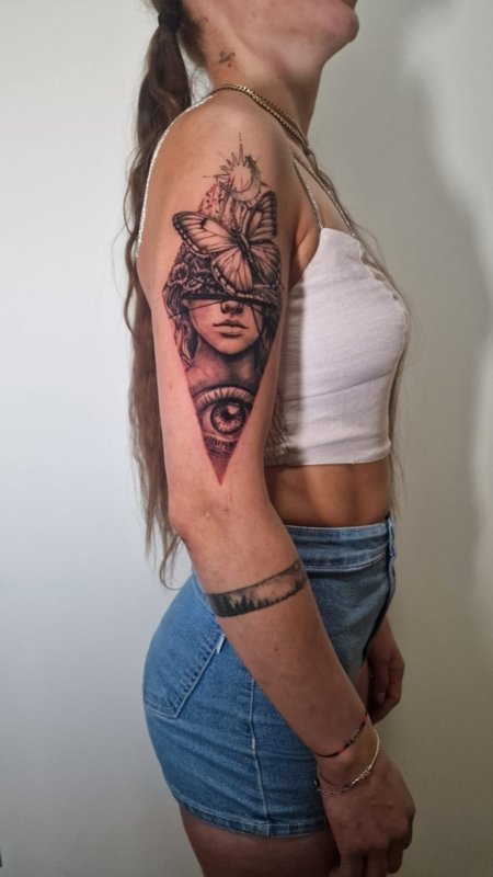 Volto, farfalla e occhio: progetto in studio — tatuaggio realizzato da Yatri